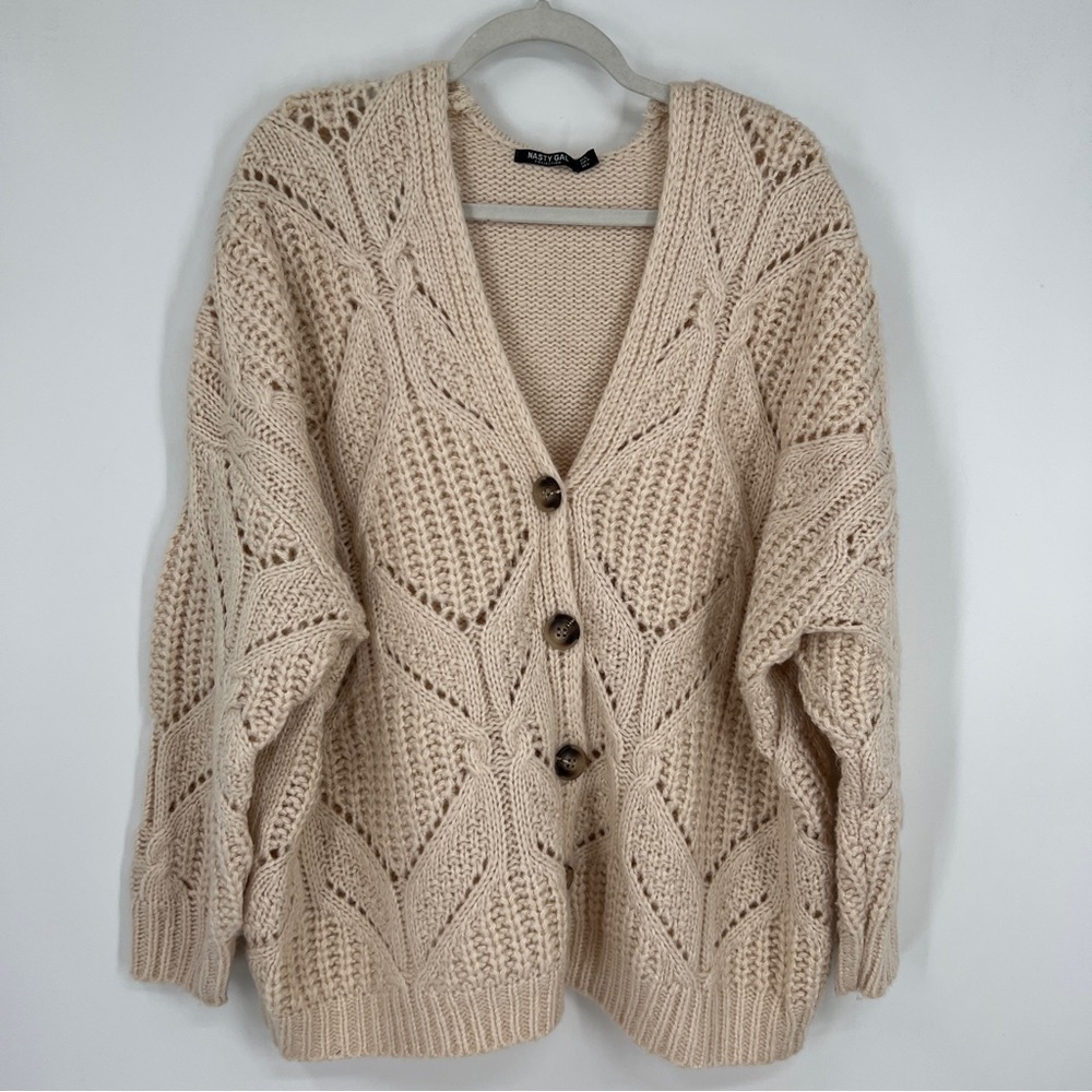 Nasty Gal V-Neckline Long Sleeves Buttondown Knit Relaxed Cardigan Sweater Cream